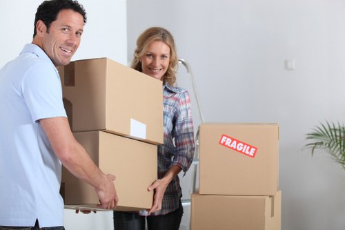 Removal van serving residential and commercial customers in Ealing